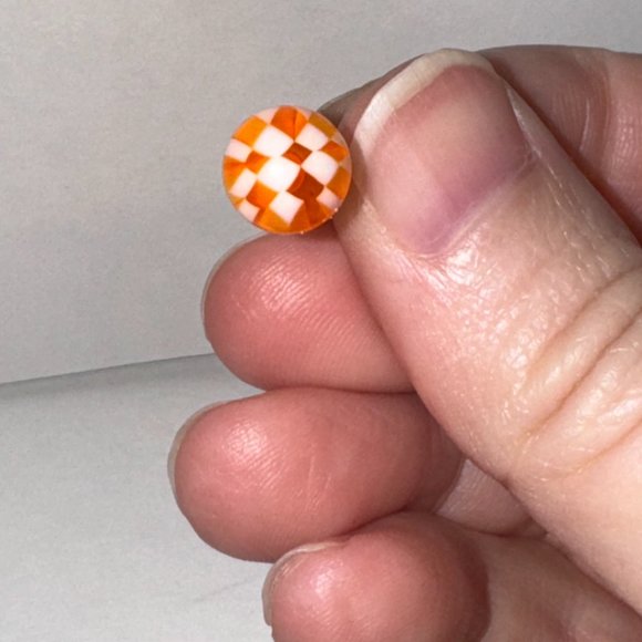 14 Gauge Orange and White Checkerboard Design Belly Ring - Picture 4 of 11
